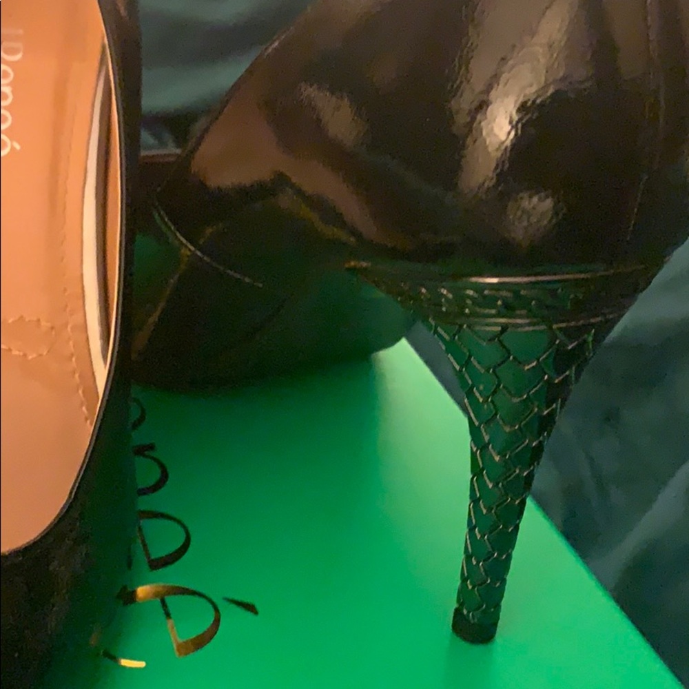 J Renee pearlized patent heels (Black)